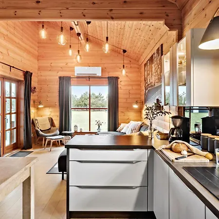 Lovely In Vaeggerlose With Kitchen