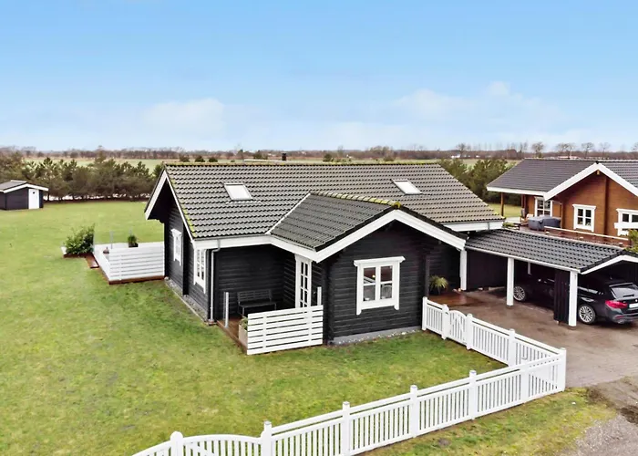 Holiday home Lovely In Vaeggerlose With Kitchen