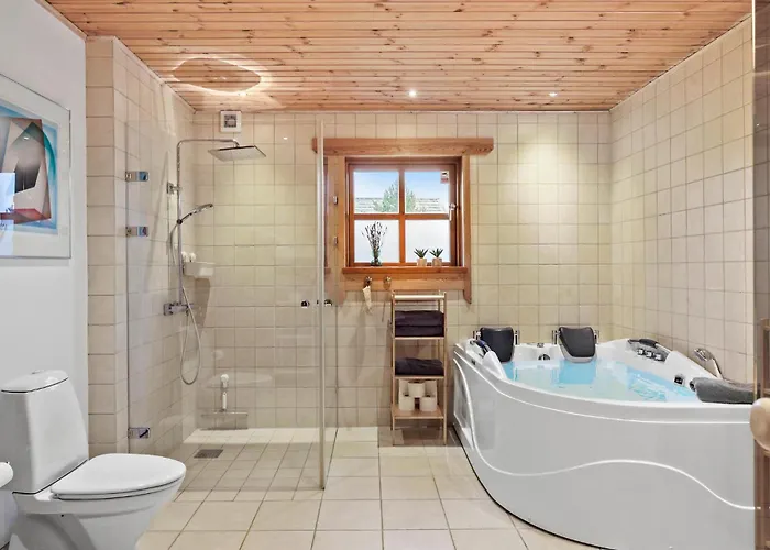 Lovely In Vaeggerlose With Kitchen Boto By